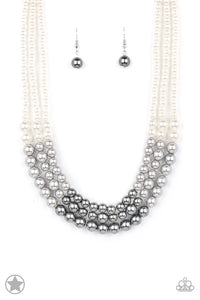 Paparazzi Accessories - Lady In Waiting